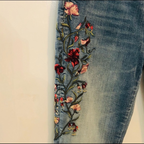 Driftwood embroidered jeans. - Picture 2 of 8